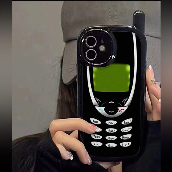 Accessories - Retro Black IPhone 16 Pro Max Case